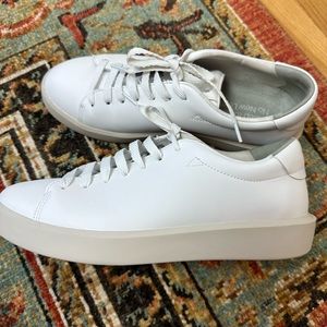 Everlane white leather tennis shoes